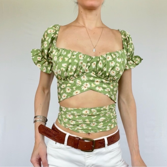 Floral Daisy printed crop top fits L green ties on the back woman’s - Picture 10 of 14